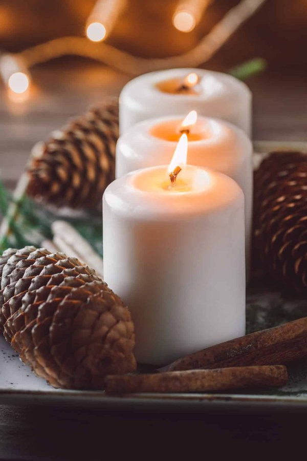 Comment créer un intérieur cosy et féminin avec des éléments de décoration DIY ?